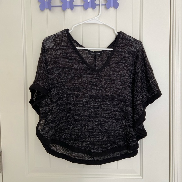 Spencer & Olivia women’s thin knit black poncho lightweight sweater medium - Picture 1 of 4